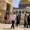 مستوطنون إسرائليون يقتحمون باحات المسجد الأقصى