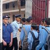 الشرطة المدرسية تستقبل الطلاب في العام الدراسي الجديد