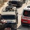 القوات الإسرائيلية تربط فلسطينيا مصابا بمقدمة آلية عسكرية في جنين 