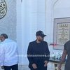 تامر حسني من جنازة والدة أحمد عصام