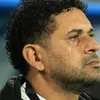 البرازيلي موسيس مدرب حراس المرمي يبكي 