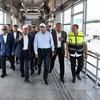 رئيس الوزراء يرافقه وزير النقل يتفقدان المرحلة الأولى من التشغيل التجريبى لمشروع الأتوبيس الترددي