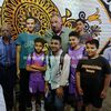 الخطيب يلتقط صورًا تذكارية مع الأطـفال بقنا 