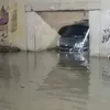 انقاذ أسرة داخل سيارة 