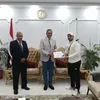 محافظ قنا يكرم بطل العالم في الووشو كونغ فو تقديرًا لإنجازاته الدولية