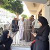 أولياء الأمور يقرأون القرآن الكريم لأبنائهم 