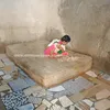 إحدى الفتاتين 