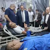 محافظ قنا يطمئن على مصابي سقوط مظلة تحت الإنشاء بموقف نجع حمادي