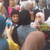 أولياء أمور طلاب الثانوية العامة بكفر الشيخ يستقبلون أبنائهم بالورود 