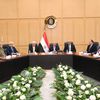 وزير الصناعة والنقل اثناء التوقيع