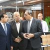 محافظ قنا يتابع غرفة عمليات انتخابات مجلس الشيوخ 