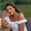 الفنانة 