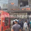 جانب من السيطرة على حريق محل ملابس جاهزة