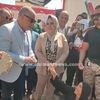 سيدة الخبز أم علي مع محافظ الإسماعيلية 