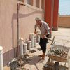 مدير المدرسة وأهالى القرية يشاركون في الصيانة