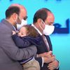 الدكتور محمود قنيبر أثناء تكريمه من الرئيس السيسي 