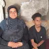 الطفل علي ووالدتة 