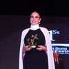 الفنانة درة تهدى تكريمها فى مهرجان بورسعيد السينمائي للشعب الفلسطيني 
