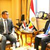 وزير الاسكان اثناء استقبال سفير السنغال