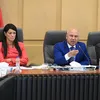 وزير الصناعة والنقل أثناء الاجتماع