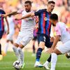 برشلونة وإشبيلية 