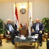 وزير الصناعة والنقل مع سفير ألمانيا بالقاهرة 