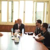 الطلاب مع رئيس جامعة بنى سويف الأهلية