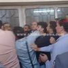 تشابك بالأيدي 