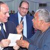 صوره الرئيس اثناء مقابله أهالي المراشدة