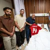 نجوم الاهلي في زيارة حسن شحاته