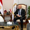 وزير الصناعة والنقل اثناءلقاءً وزير التجارة الخارجية بدولة قطر