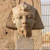  رأس تمثال رمسيس الثاني بمعبد أبيدوس