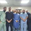 الفريق الطبي المجري العملية 