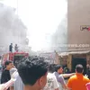 جانب من محاولات إخماد الحريق 