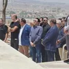 مصطفى كامل خلال جنازة هاني شاكر 