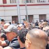 حمو بيكا في جنازة والده