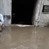 جانب من غرق الشارع بالصرف