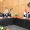 المهندس خالد هاشم وزير الصناعة اثناء لقاءً موسعاً مع وفد غرفة صناعة منتجات الأخشاب والأثاث