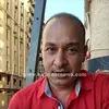  أحمد رزق صاحب فيديو الصعود على سلم لرؤية أبناءه من النافذة