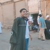 طالب يسانده زميله