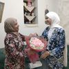 والدة رقيه الأولي علي الإسماعيلية عملت الورد بإيدي وقدمتة لبنتي 