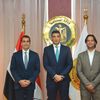 وزير الصناعة مع مسؤولين شركه جيد تكستايل 