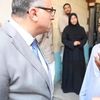 محافظ قنا يستمع إلى شكوي المواطنين 