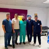 الفريق الطبي المجري العملية 