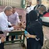 توزيع الورود والمياه