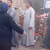 ضرب بائعتين 