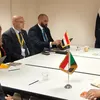 وزير الاتصالات مع نظيرته البولندية 