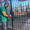 أثناء إغلاق الملعب 