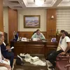  محافظ بورسعيد يستقبل مواطن  ويوجه بصرف دعم مالي عاجل.. والتنسيق مع هيئة الرعاية الصحية لإجراء العملية الجراحية اللازمة