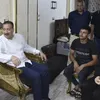 محافظ بورسعيد يصرف مساعدة مالية لأسرة &laquo;أبو عبده&raquo;   مع توفير فرصة عمل لأحد أبناء الراحل دعما للأسرة